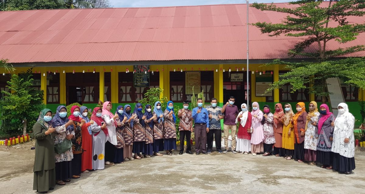 Tim Dosen Jurusan Matematika FMIPA UNP mengadakan PKM tentang PMRI di KKG gugus 5 Bayang, Pesisir Selatan