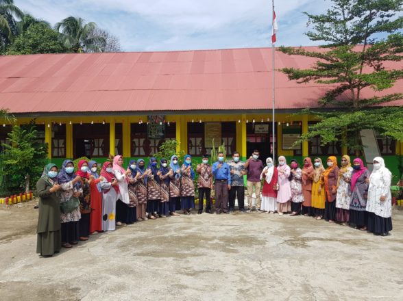 Tim Dosen Jurusan Matematika FMIPA UNP mengadakan PKM tentang PMRI di KKG gugus 5 Bayang, Pesisir Selatan