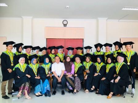 15 out of 51 Mathematics Department Graduates Successfully Complete 3.5 Years of Study