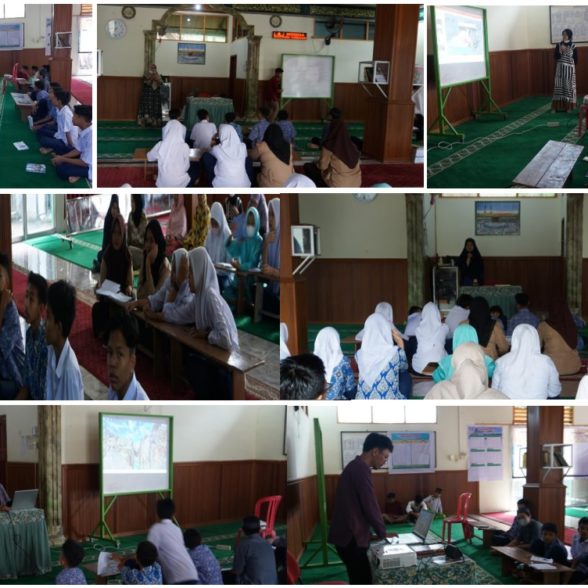 Community Service Lecturers of the Department of Mathematics at Ramadhan Islamic Boarding School Activities 1443H/2022M: “A World Without Smartphones”